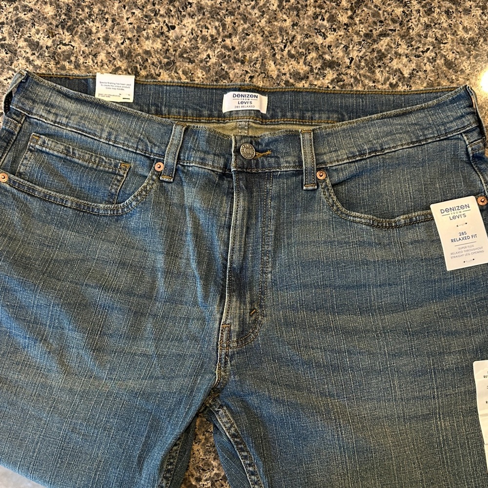 Denizen from Levi's Relaxed Jeans - Medium Blue